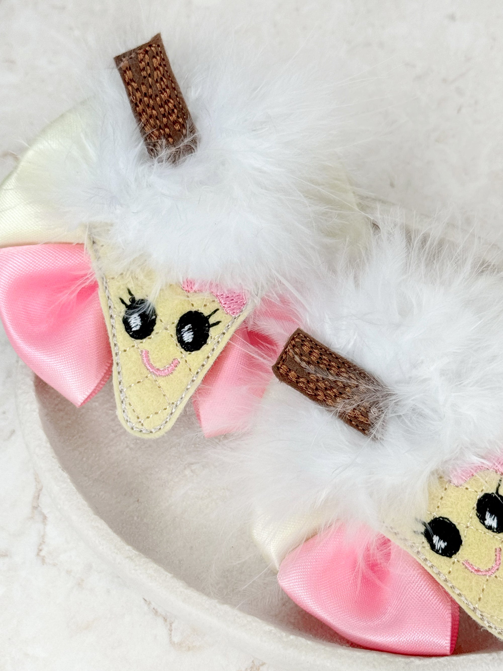Vanilla Swirl Fluffy Capri Baby Bow