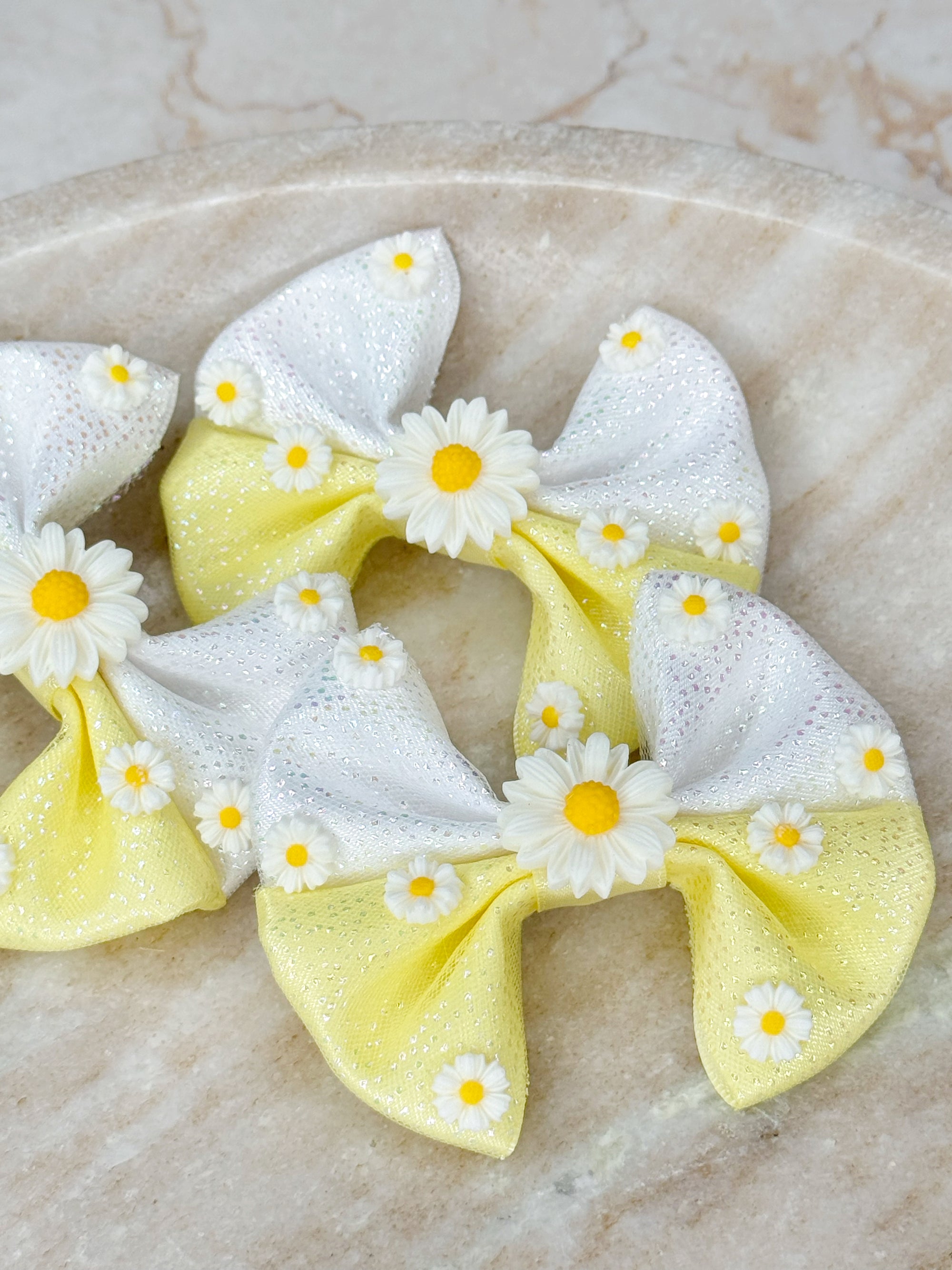 Fresh As A Daisy Capri Baby Bow