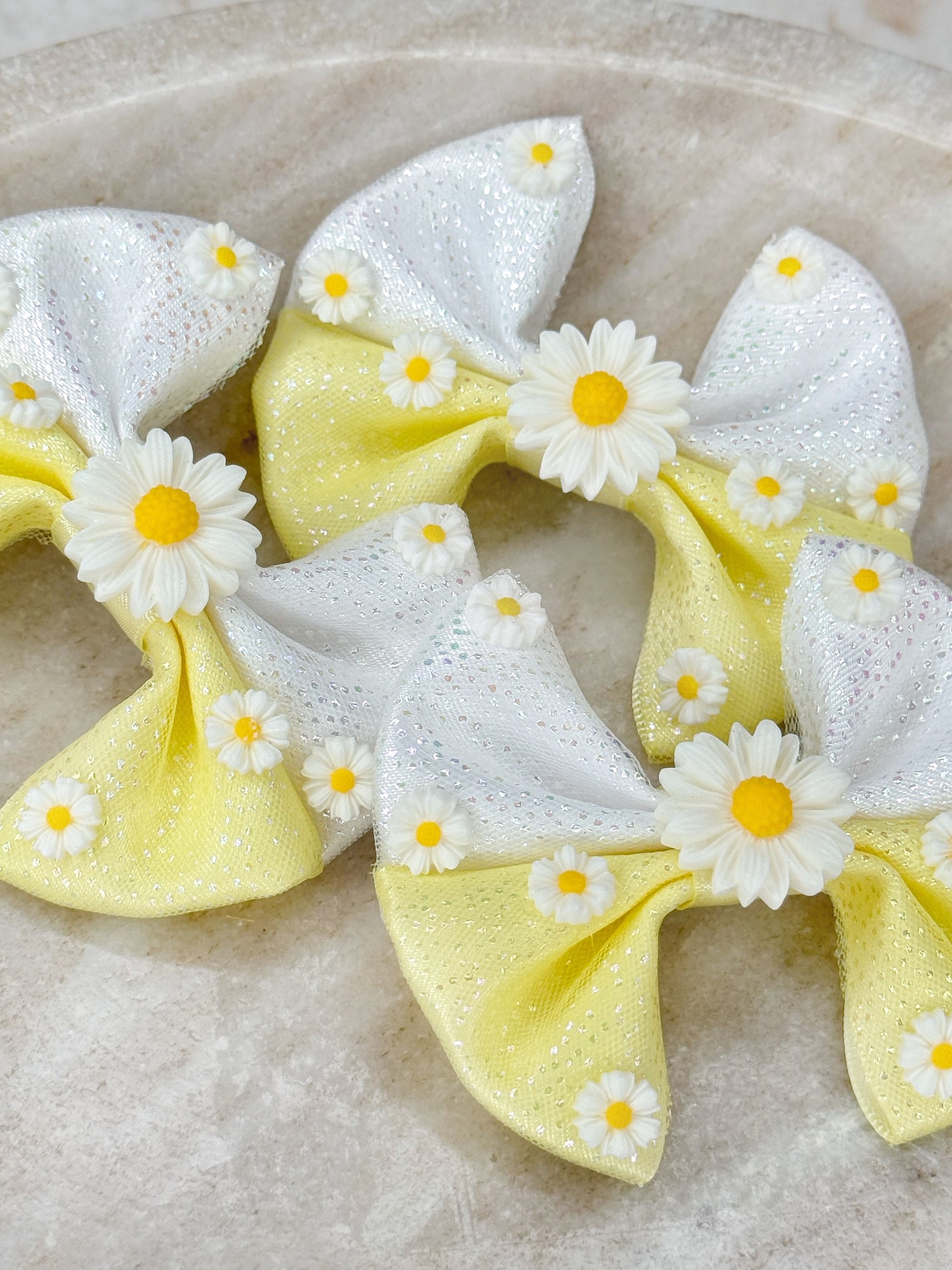 Fresh As A Daisy Capri Baby Bow